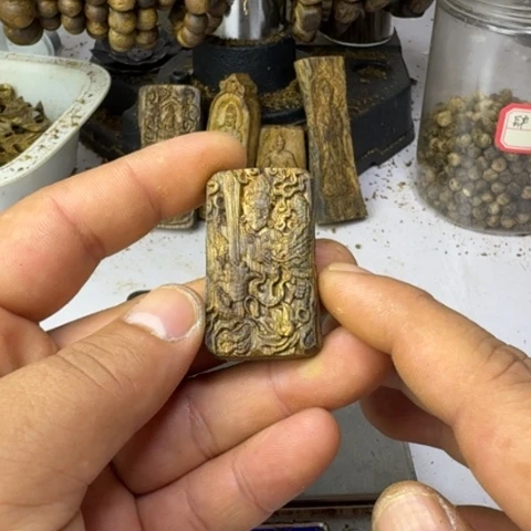 线香小*辉绿奇楠沉香雕刻牌子高油脂