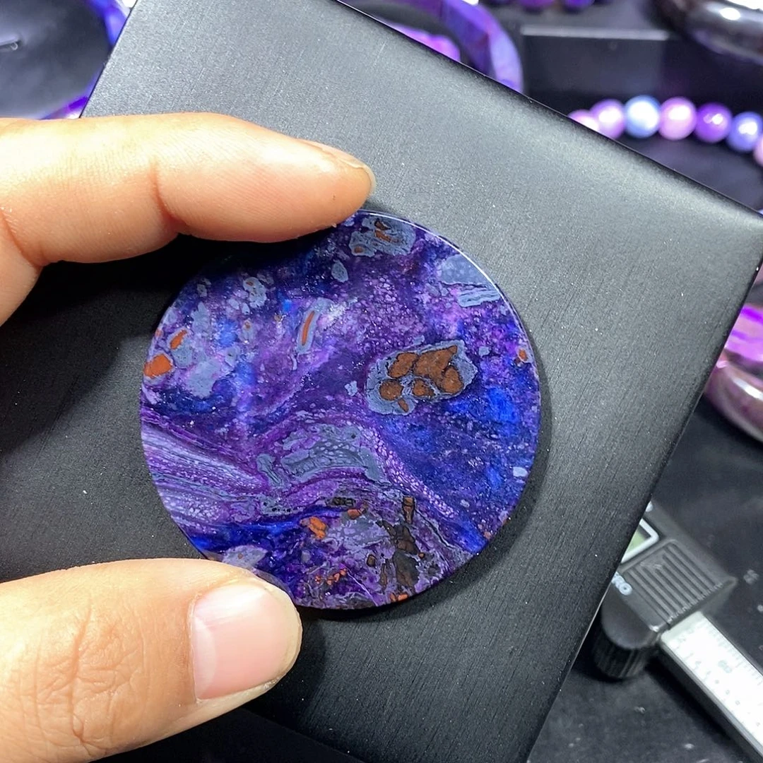 苏纪石（舒俱来）未镶嵌南非舒俱来蓝紫幻彩圆牌