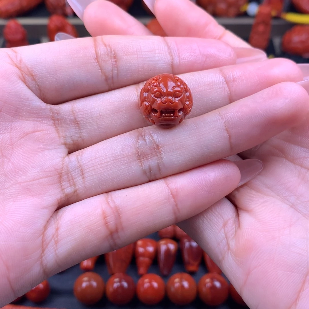董***军南红玛瑙未镶嵌精工雕刻貔貅圆珠15mm