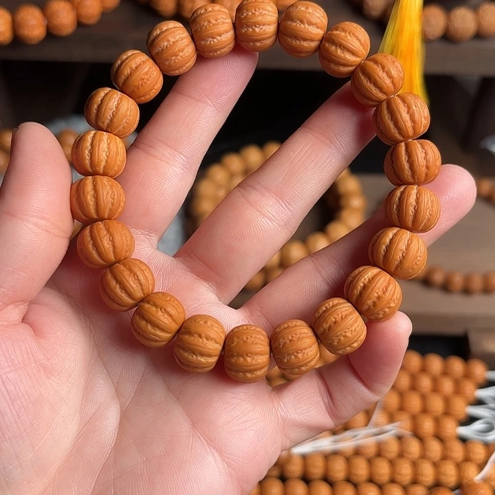 月***儿猴头核桃手串去旅游中央音乐学院