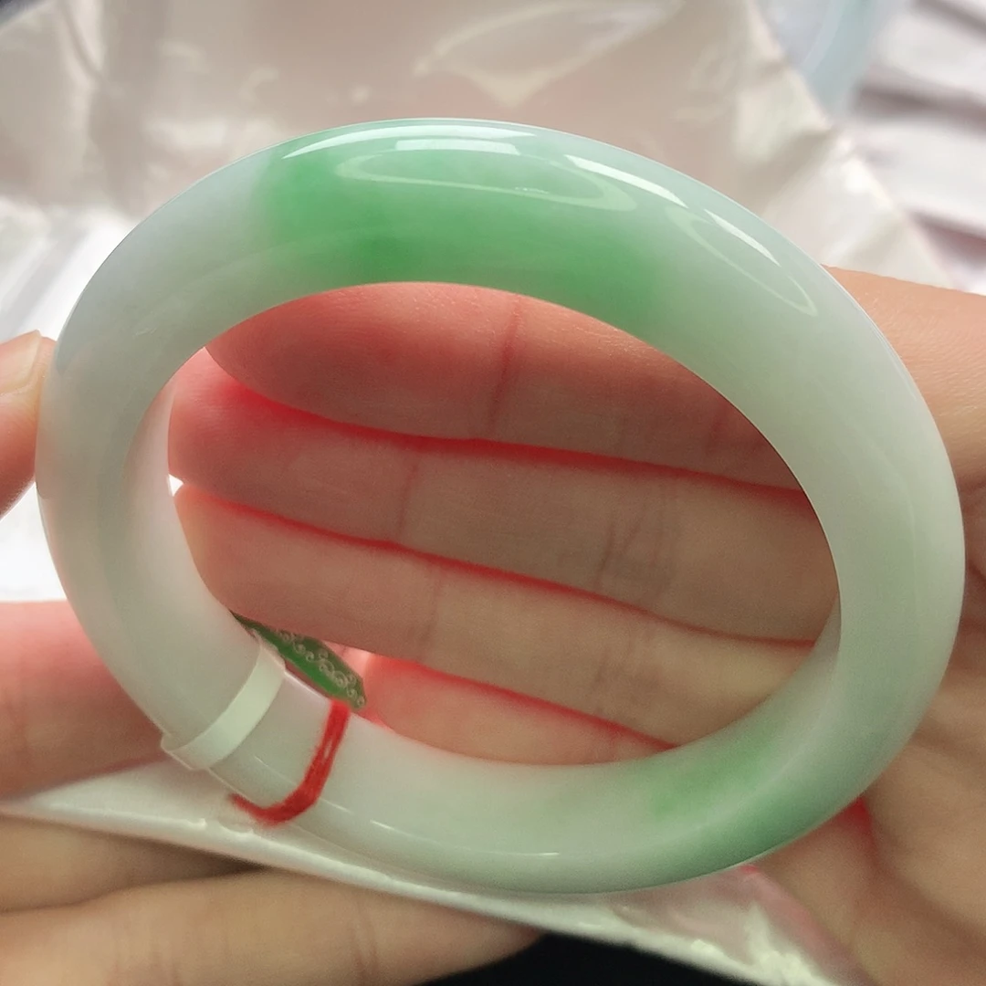 翡翠未镶嵌手镯缅甸5556