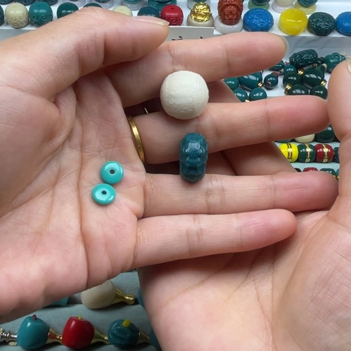 玻璃颈饰雪巴琉璃