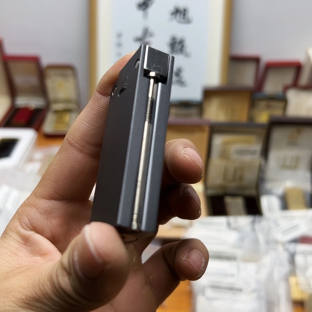 莎乐美灰色旅行箱