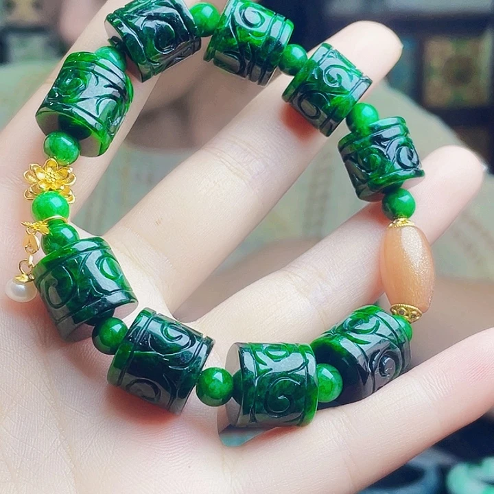 翡翠未镶嵌颈饰多样性