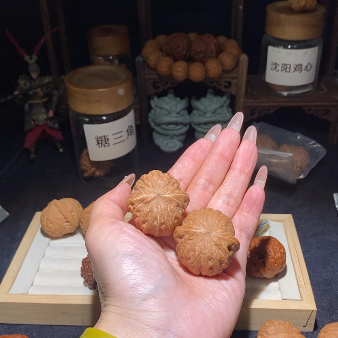 啷****文玩核桃吊坠铁锤妹妹39
