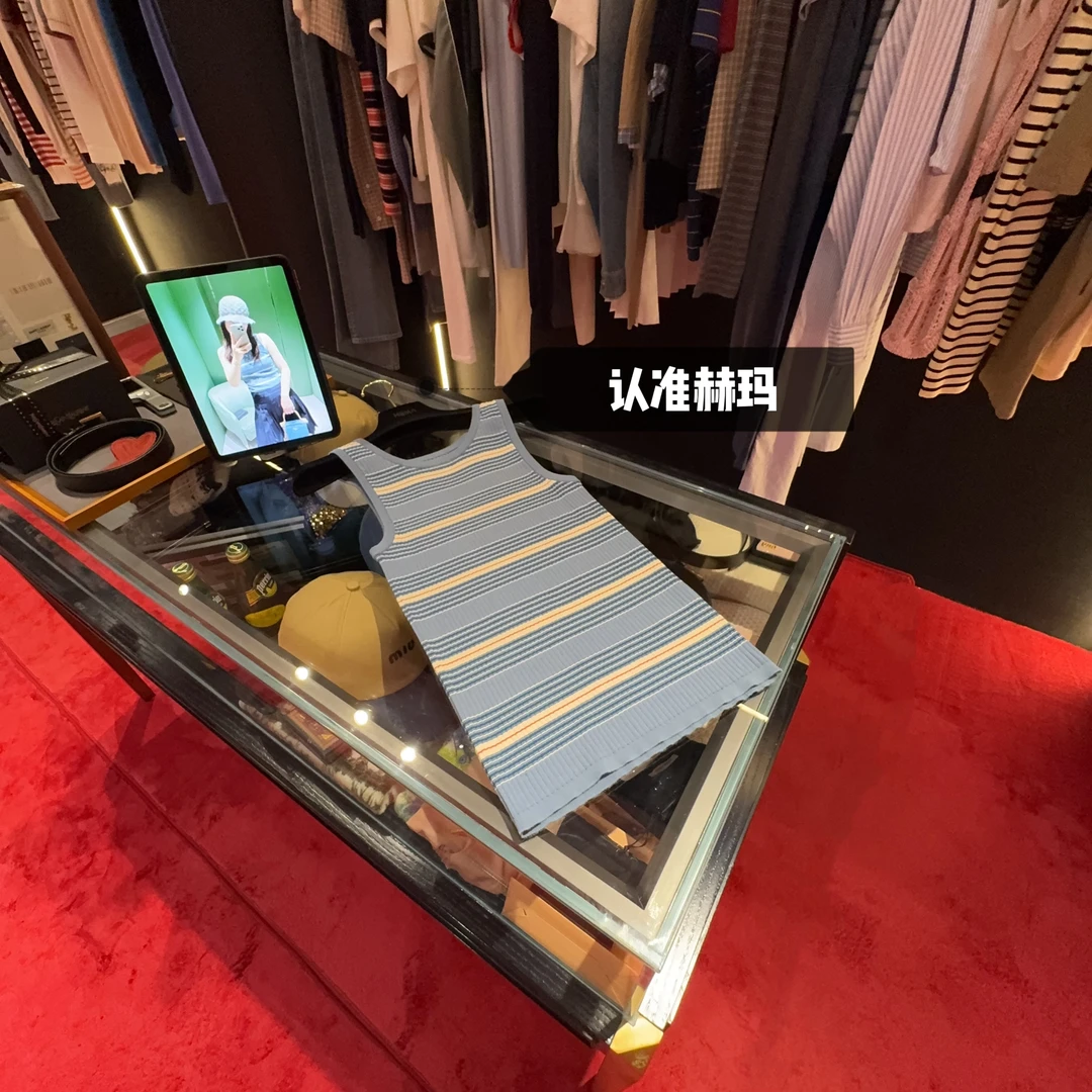 认准赫玛 SS25 青蓝色条纹休闲度假背心#三角牌#1357上新
