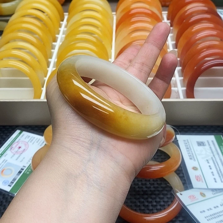 石英质玉（黄龙玉）未镶嵌手镯