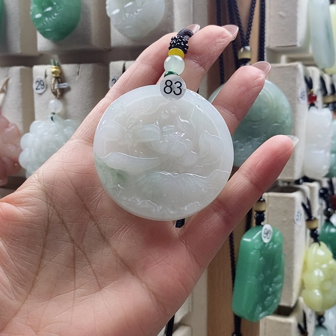 石英质玉未镶嵌颈饰