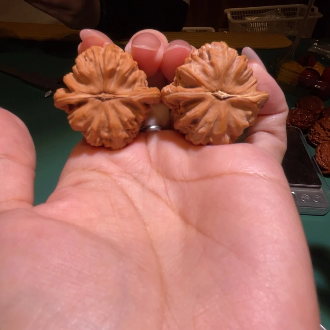 麦***兜文玩核桃把件33s三角白