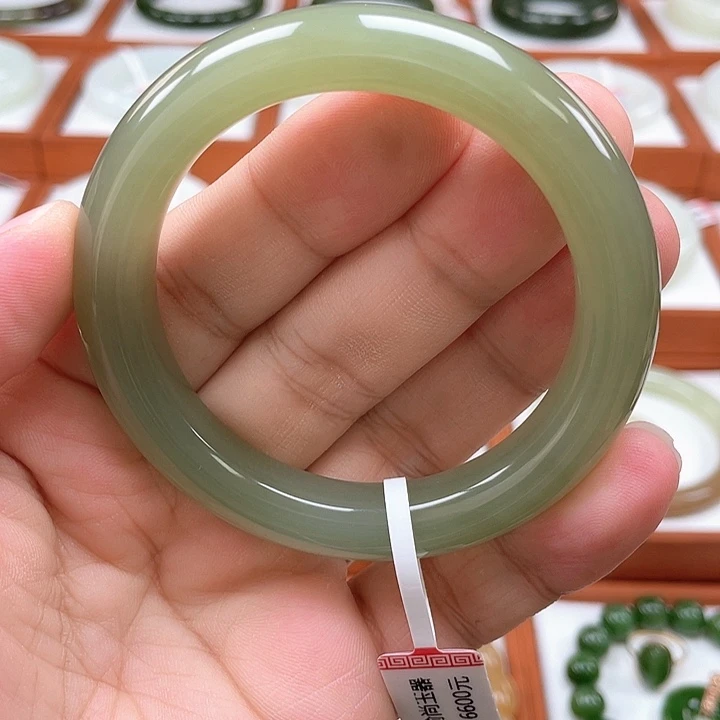 未镶嵌手镯和田玉茶青绿