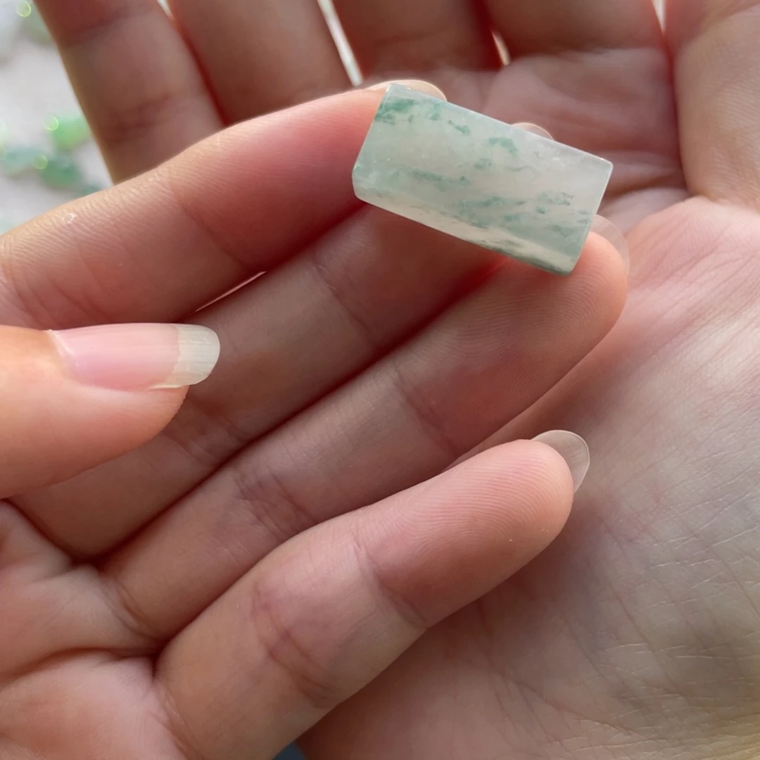 A***惹翡翠未镶嵌颈饰方块