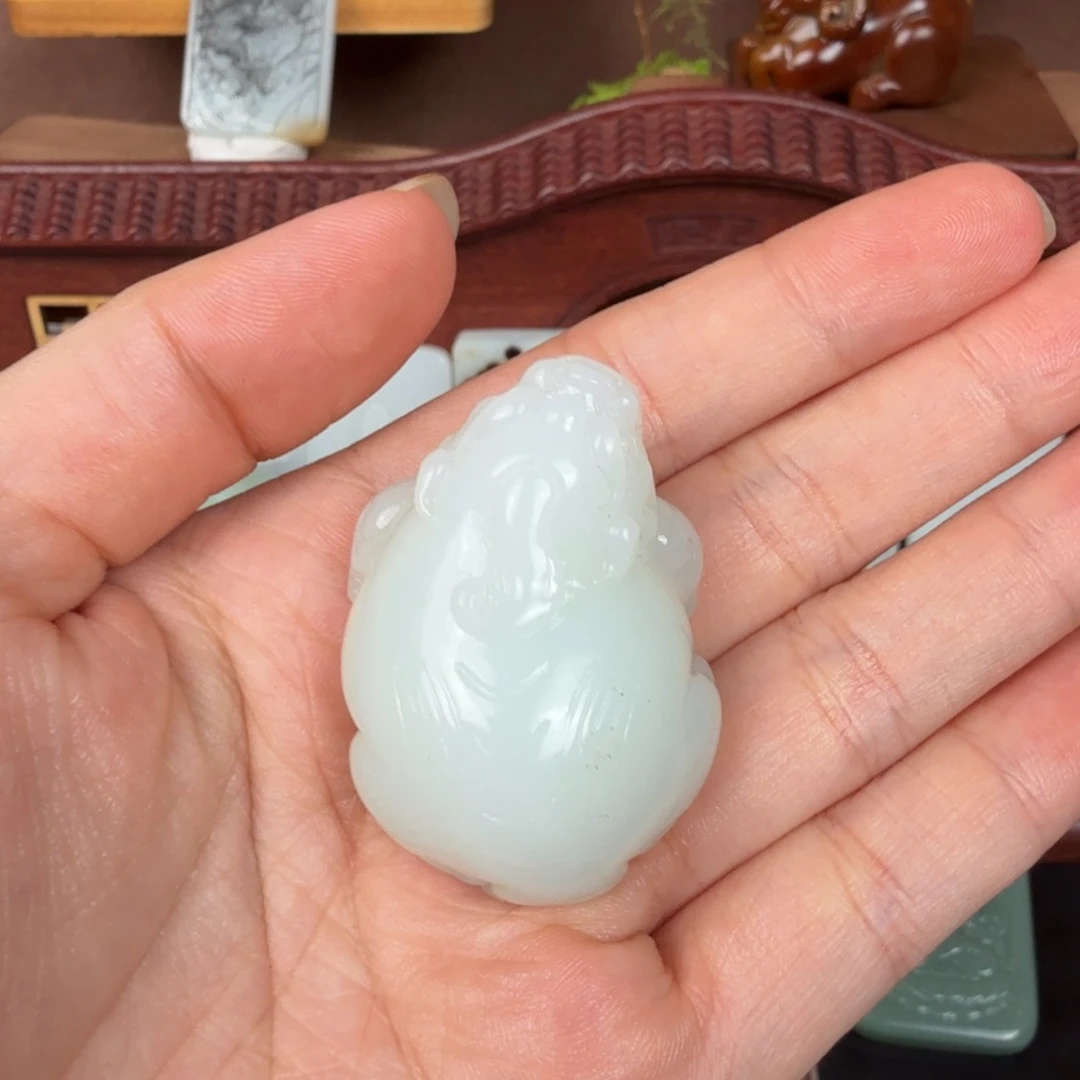 用***4和田玉未镶嵌颈饰