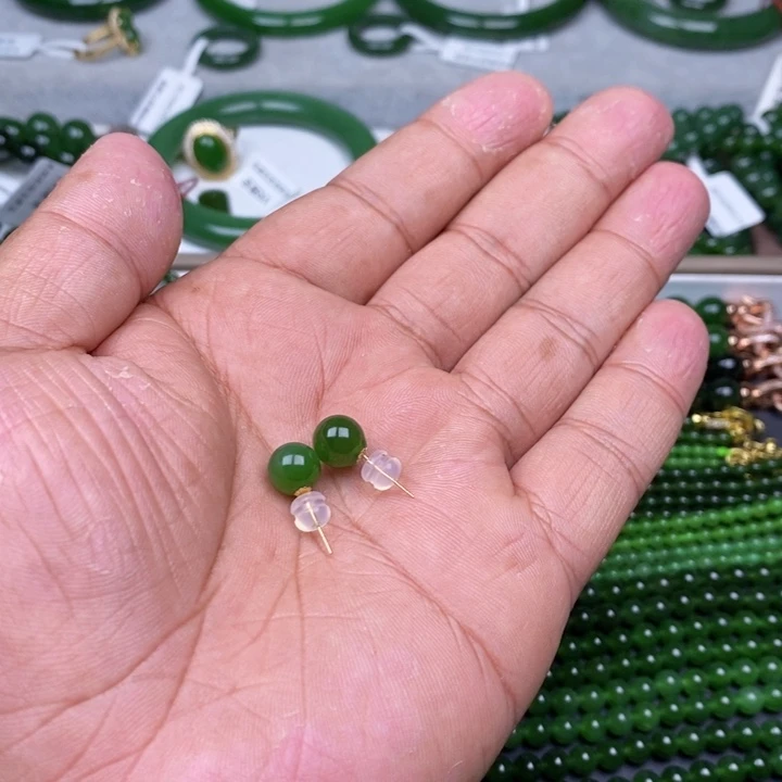 18K金镶嵌和田玉（碧玉）耳钉自****莉8m m