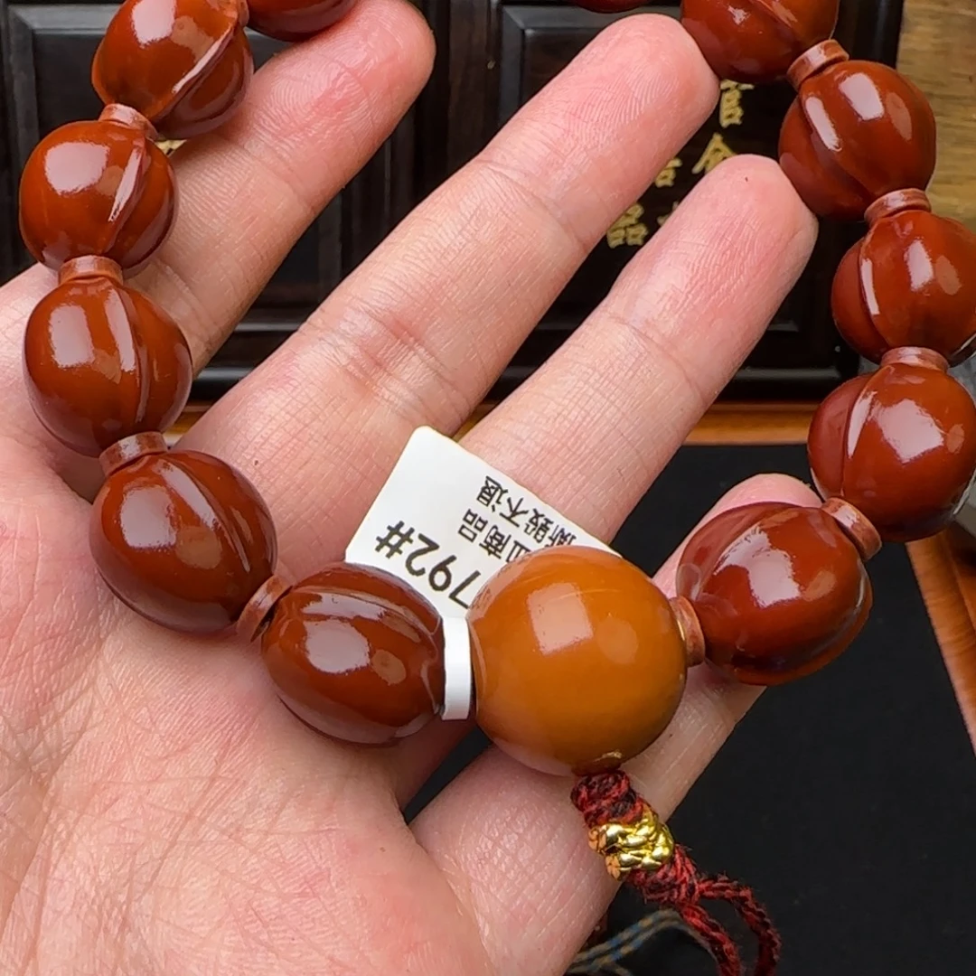 吊坠橄榄核鲨鱼背