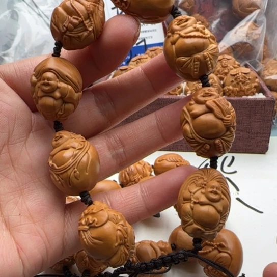 橄榄核手串雕刻工艺