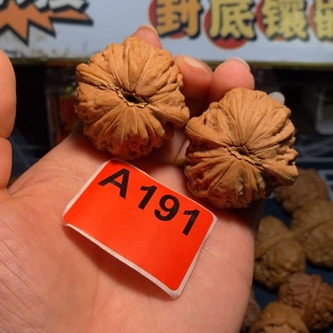 溪***牛文玩核桃吊坠铁锤有黄