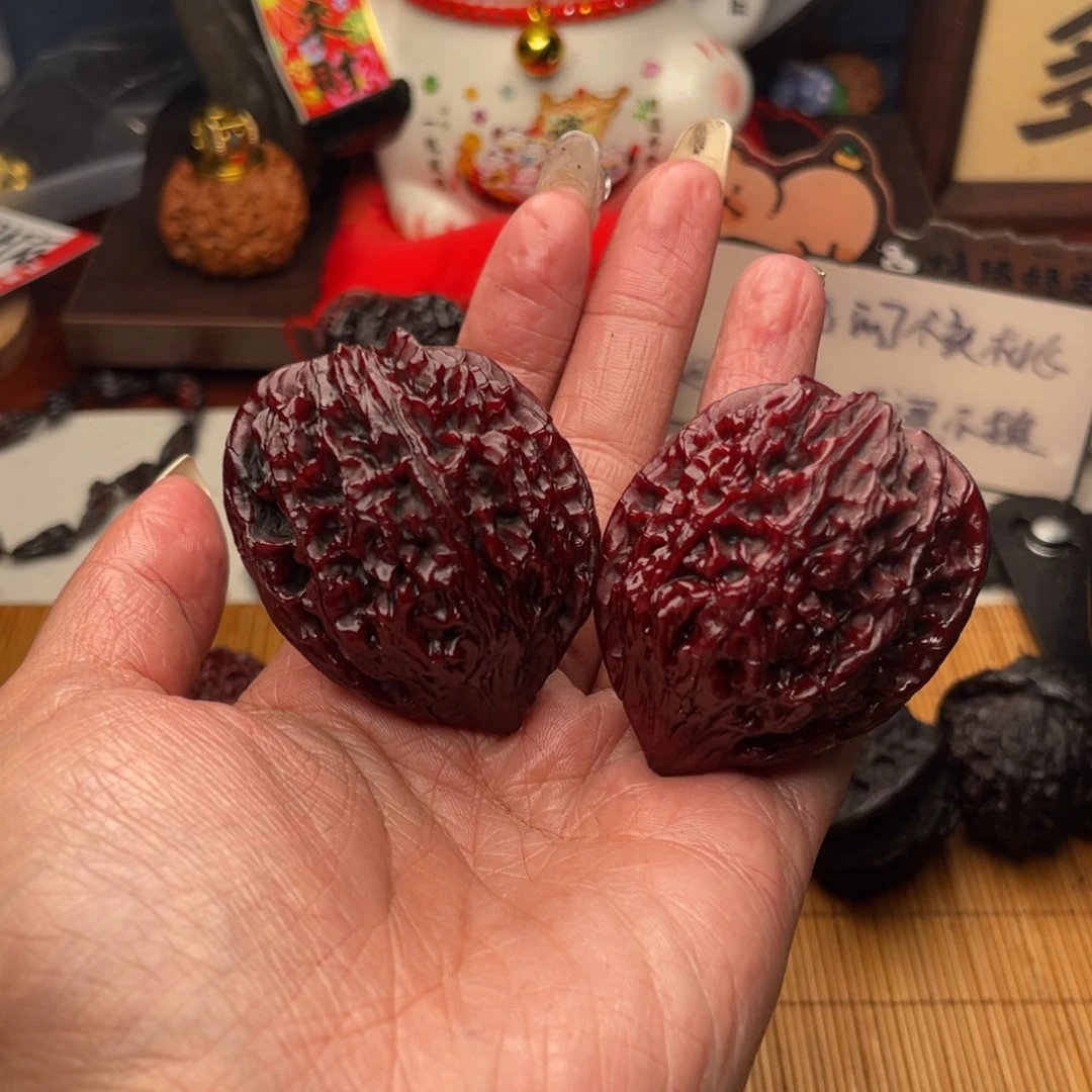 吊坠文玩核桃全红