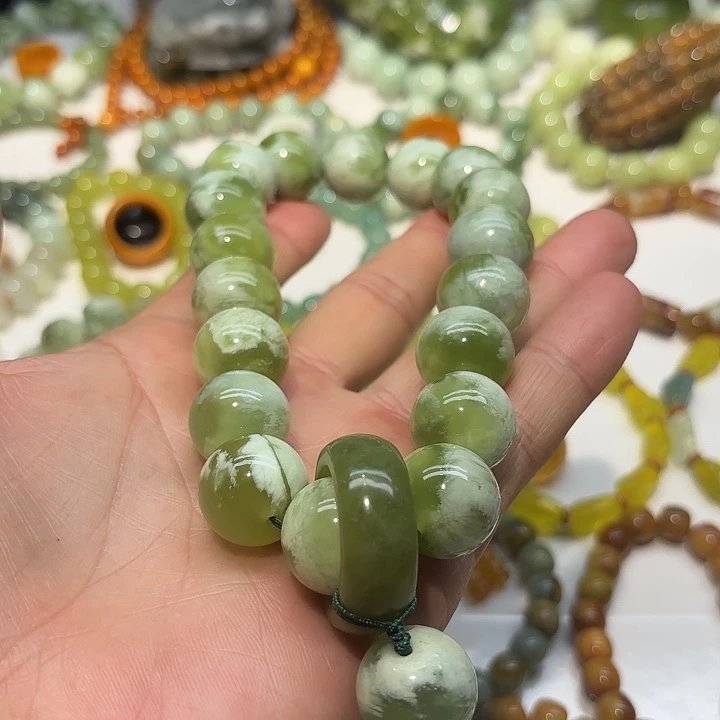 蛇纹石玉未镶嵌手持