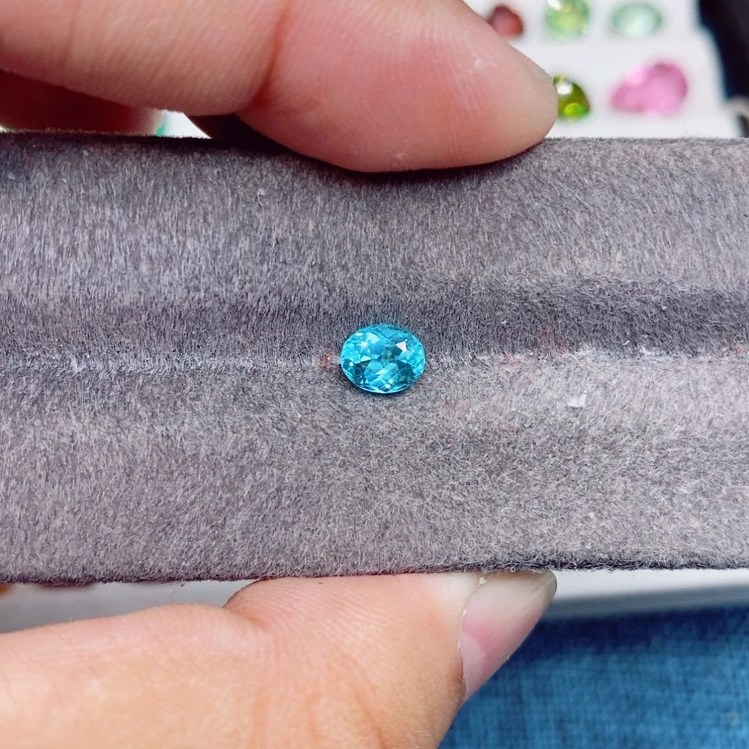 磷灰石裸石未镶嵌真***闹磷灰石90分5*6