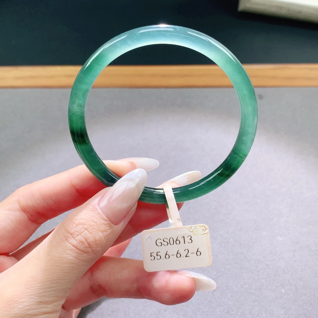 翡翠未镶嵌手镯天然