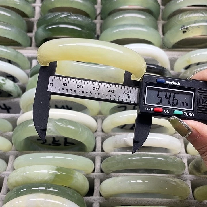 蛇纹石玉未镶嵌手镯244