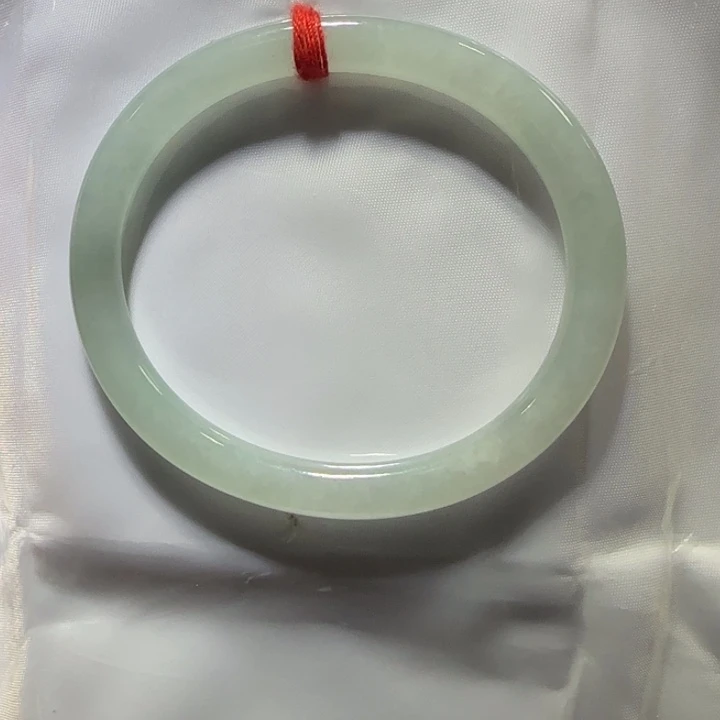 颈饰未镶嵌翡翠手镯