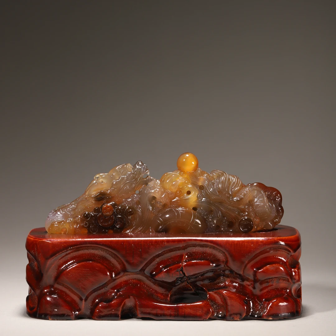 Lot11 创汇期 玛瑙龙形笔架