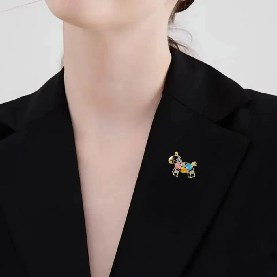 合金胸针 新款彩虹小马胸针精致微镶西装大衣胸花饰品别针百搭