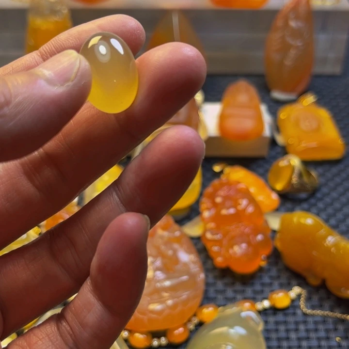 梦***分未镶嵌旦面石英质玉