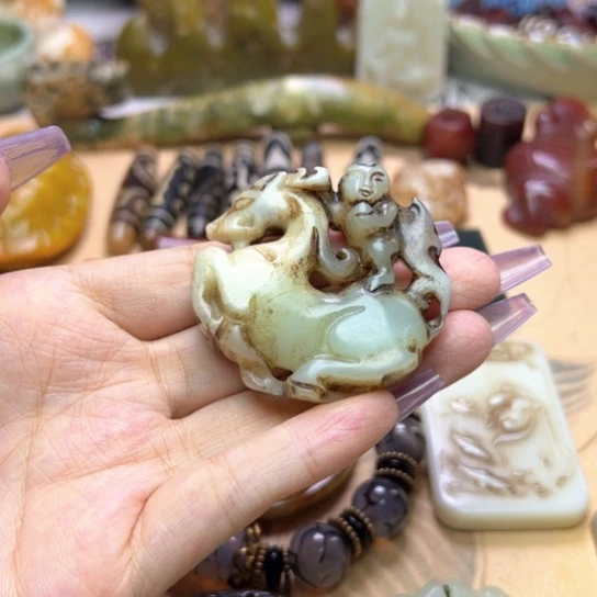 蛇纹石玉未镶嵌颈饰