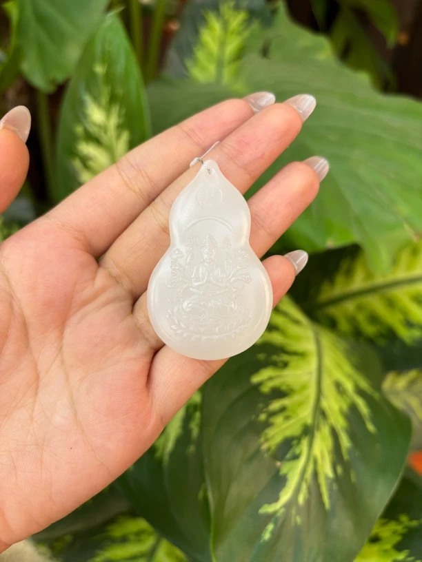 YX3715和田玉羊脂白玉观音约53.4*33.2*9.5