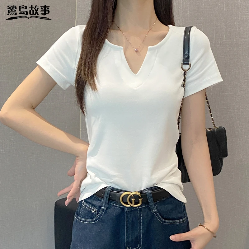 鹭岛故事白色小V领短袖t恤女新款春夏修身打底衫百搭低领显瘦上衣