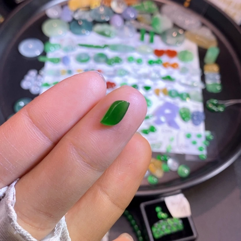 【闪购商品】翡翠挂件未镶嵌随行