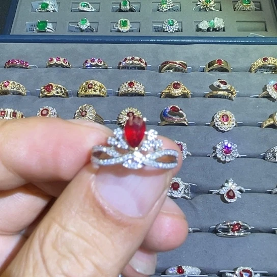 18K金镶嵌戒指红宝石0.71ct无烧