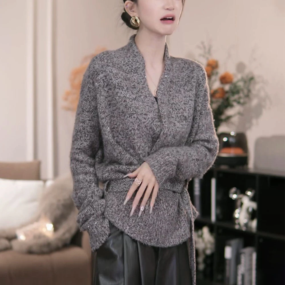 高级感黑色V领毛衣外套女秋冬洋气减龄系带收腰显瘦针织开衫上衣