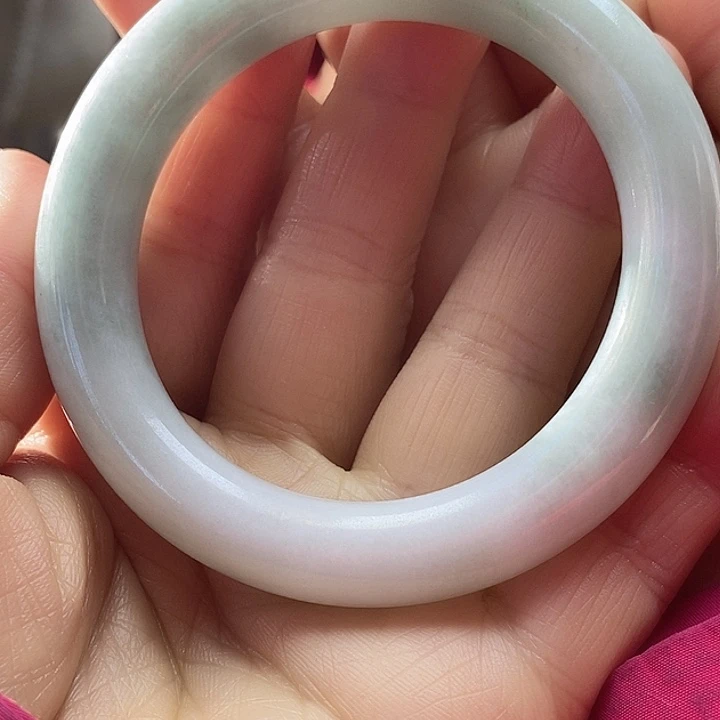 翡翠未镶嵌手镯清新脱俗