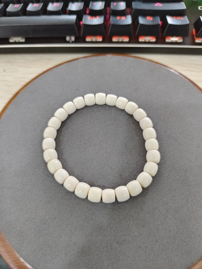 M233号白色直切手串多样性