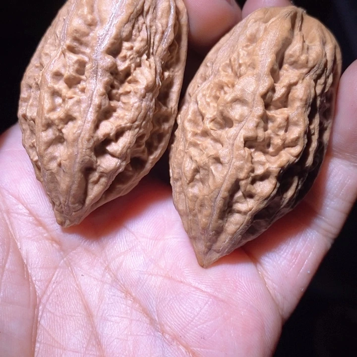 文玩核桃把件东北野生楸子小美121