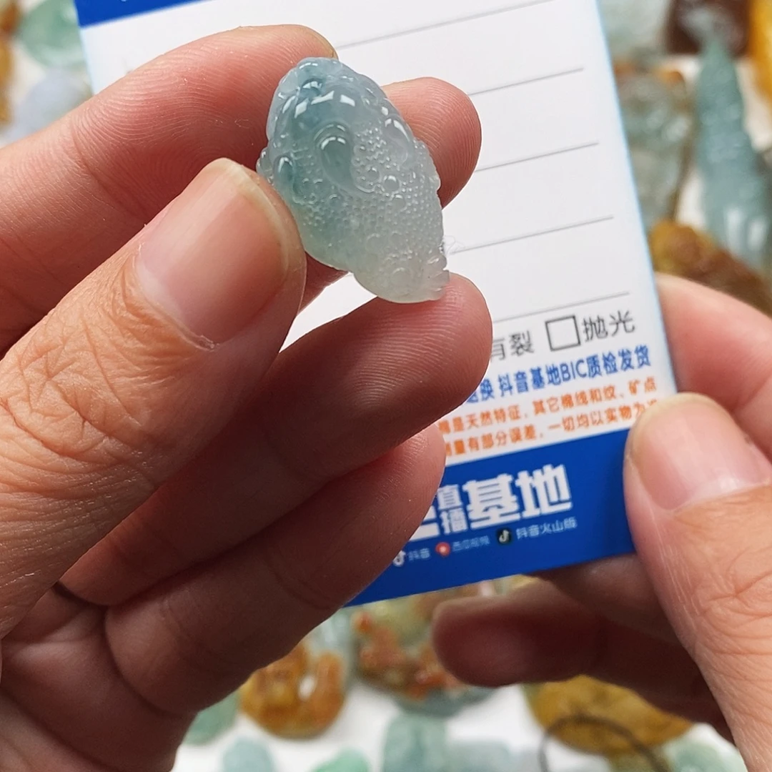 翡翠未镶嵌颈饰金蟾