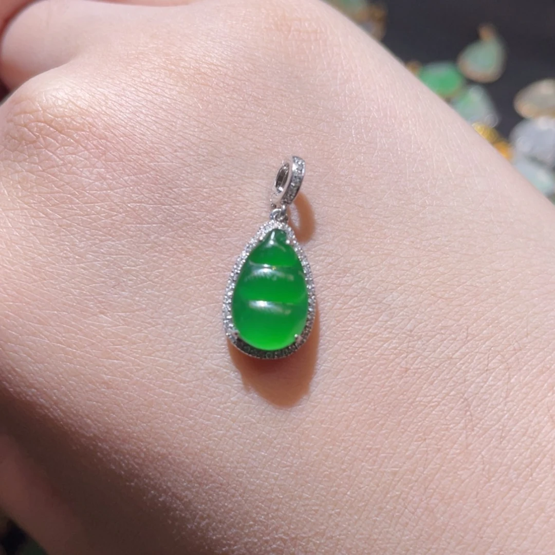 【闪购商品】翡翠戒指18K金镶嵌吊坠