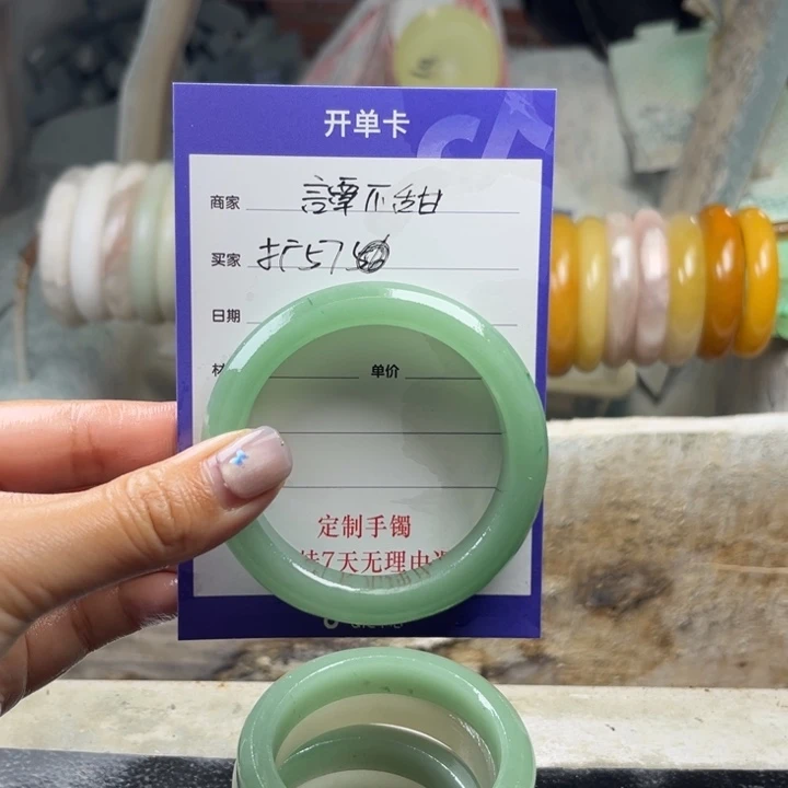 譚***甜未镶嵌手镯石英质玉（金丝玉）定制手镯