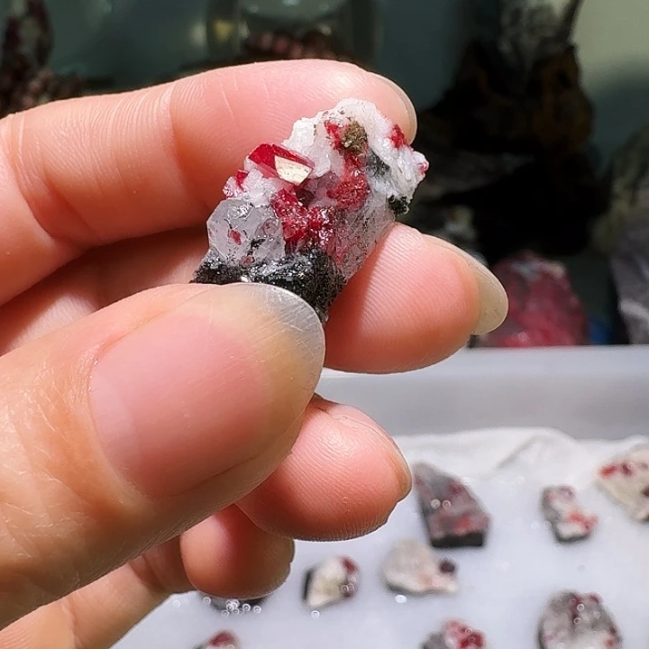 口***德天然辰砂天然朱砂原矿石晶体