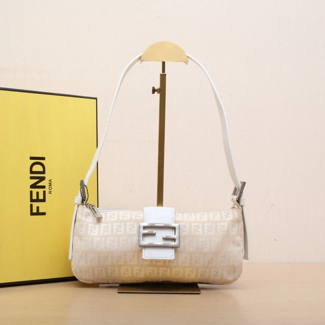 95新 FENDI/芬迪 【娇】 白色 帆布 中古 法棍 腋下包P225479672
