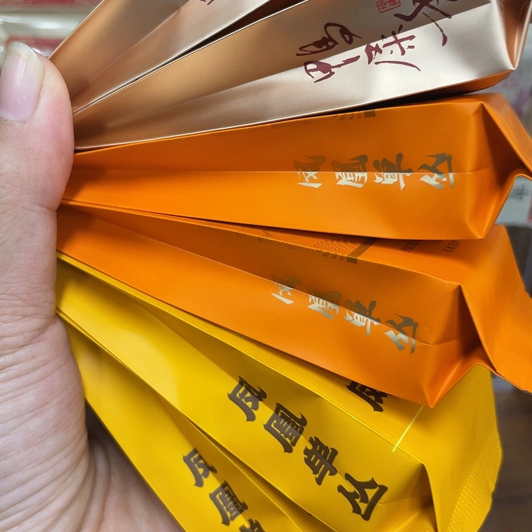 烟***色杯子里还有很多东西