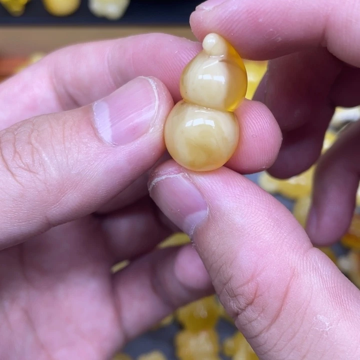 琥珀未镶嵌珠宝奇石