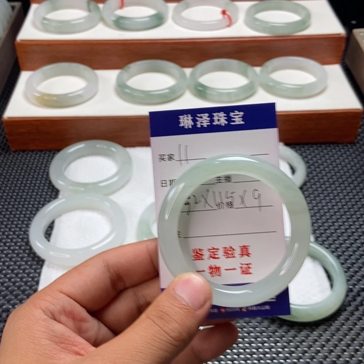 枍***兮石英质玉未镶嵌手镯11