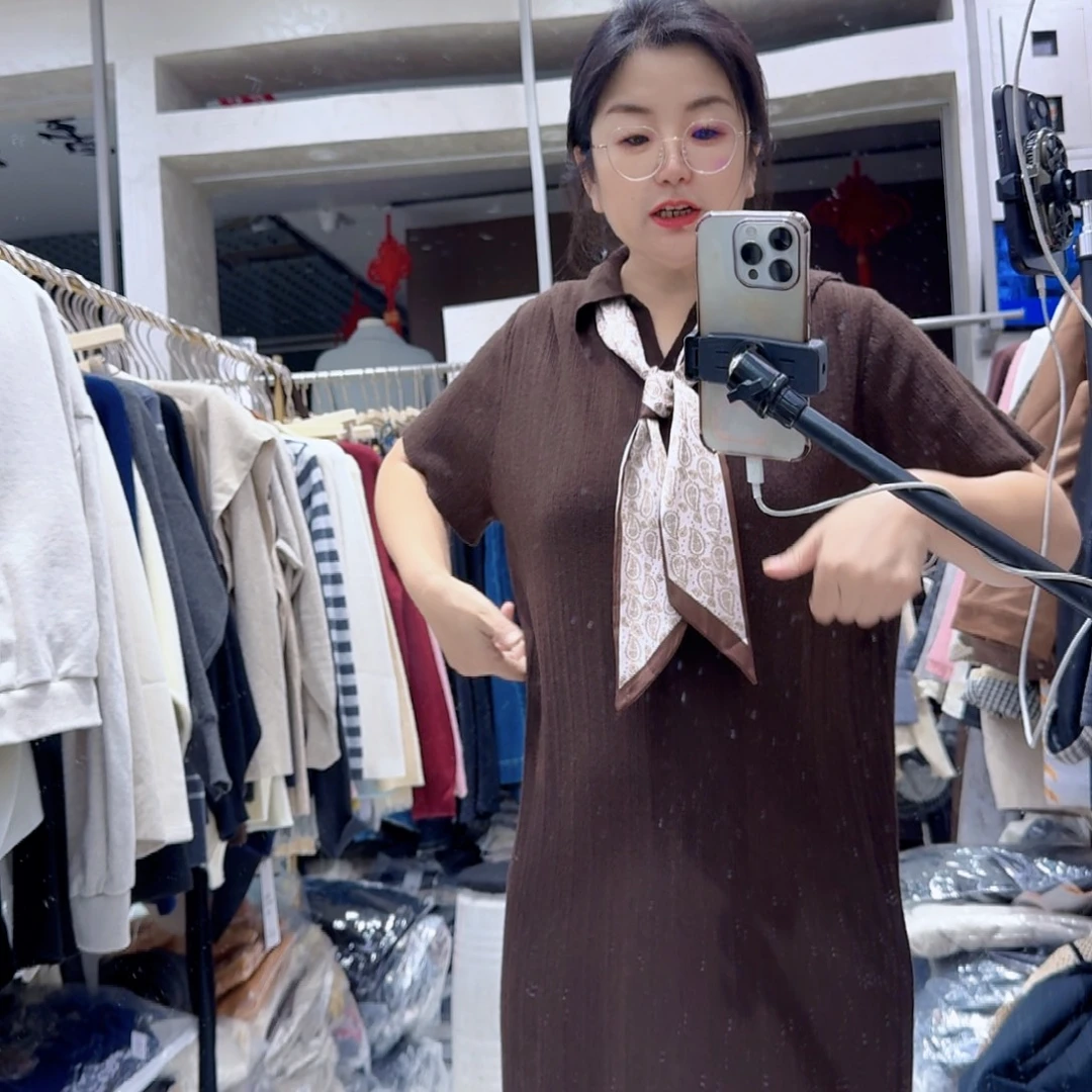 咖色连衣裙150斤之内一串