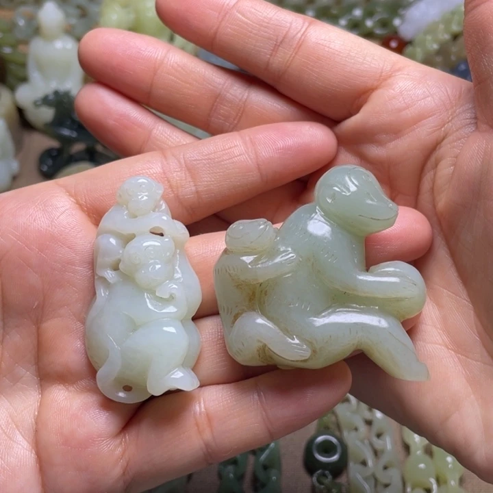 我***天和田玉未镶嵌颈饰