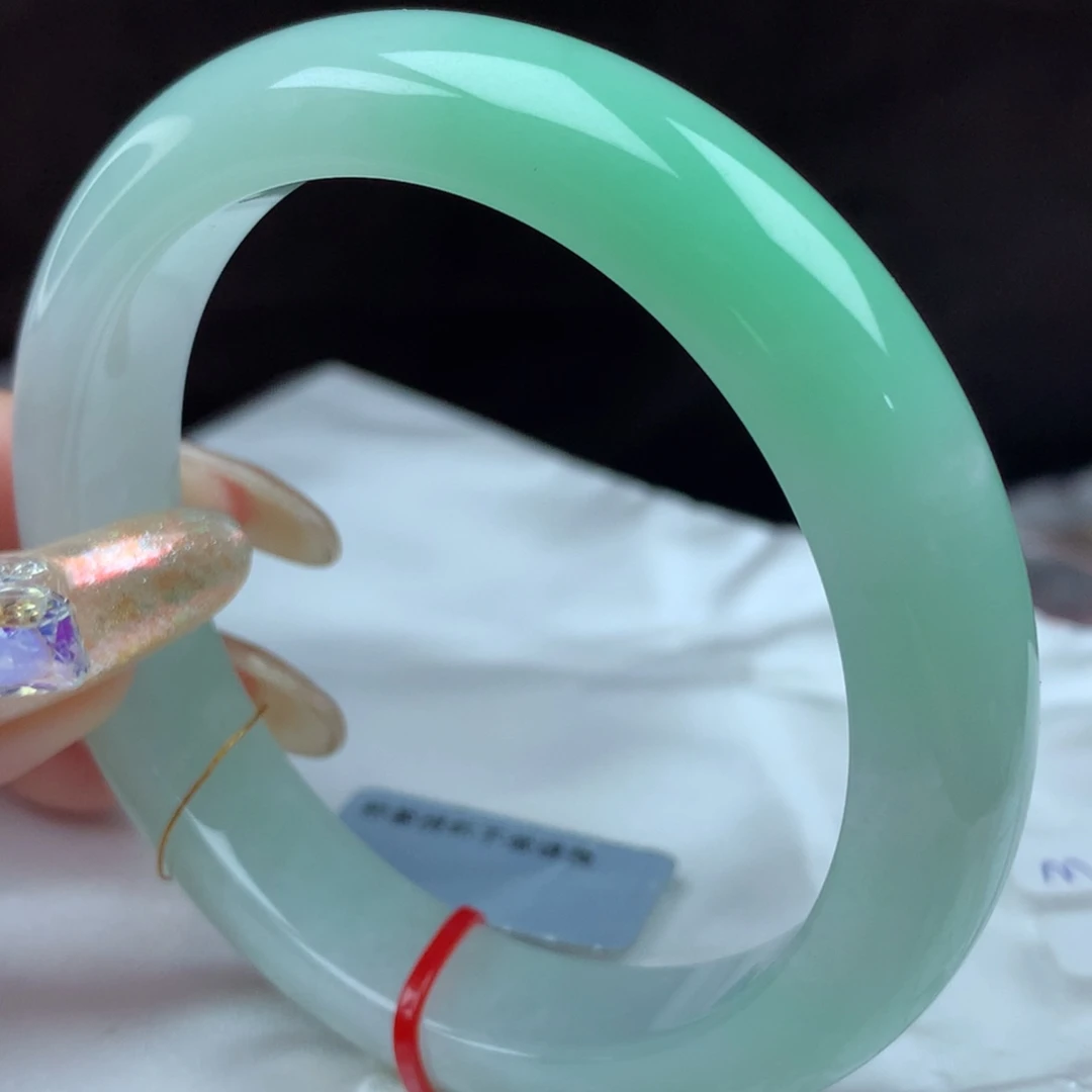 翡翠手镯未镶嵌110321，