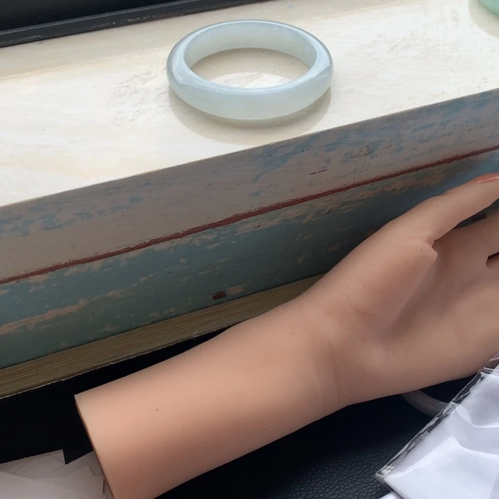 翡翠手镯未镶嵌唯**a翡翠手镯